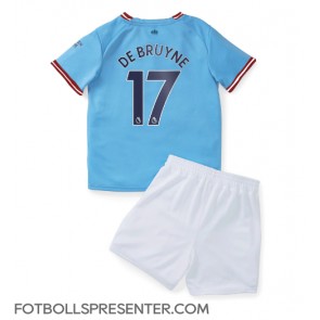 Manchester City Kevin De Bruyne #17 Hemmatröja Barn 2022-23 Kortärmad (+ korta byxor)